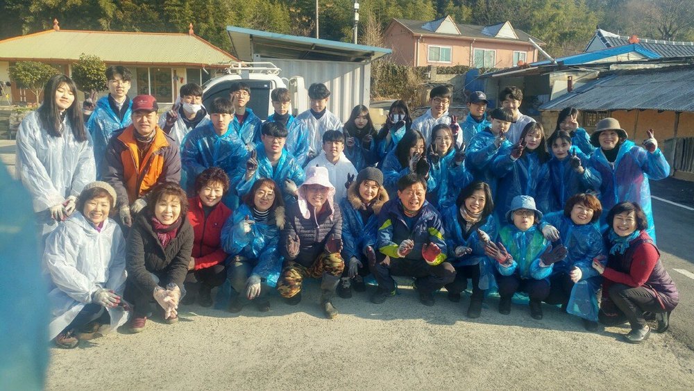 무안군 삼향읍 지역사회보장협의체,  남악고등학교 학생들과 사랑의 연탄 배달.jpg