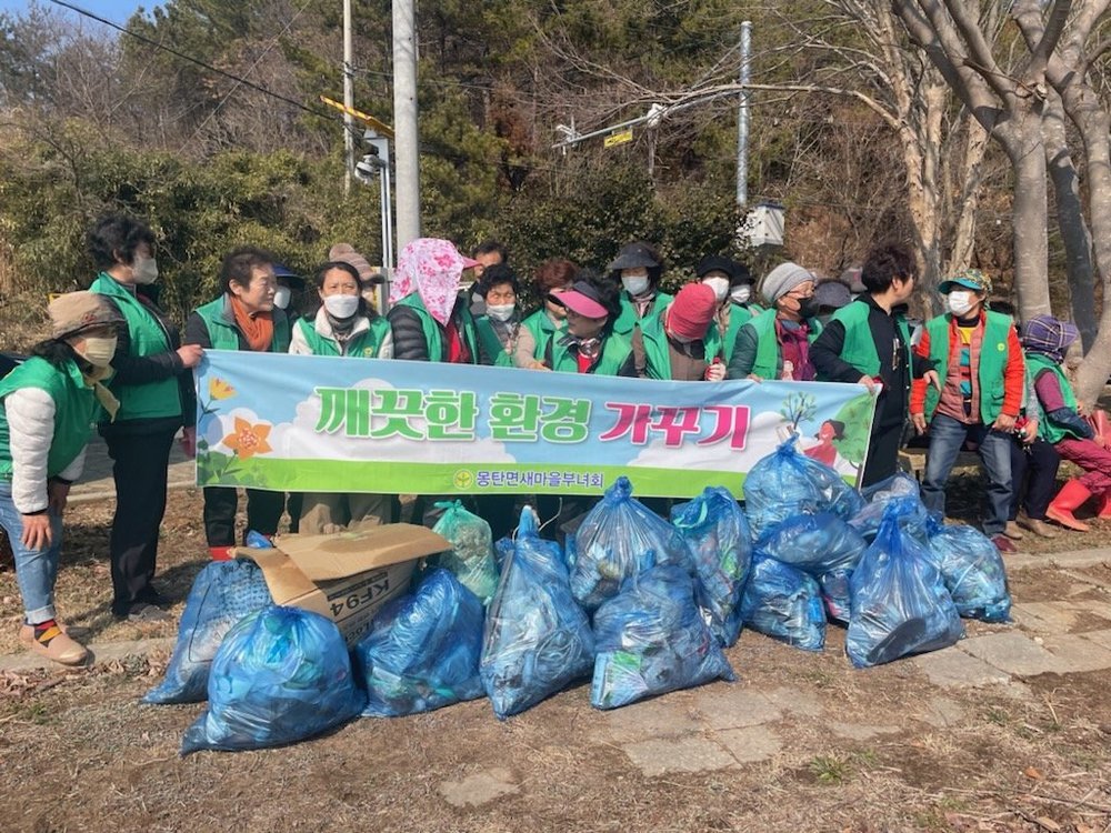 몽탄면 새마을부녀회 파군교 일원 환경정화활동 실시