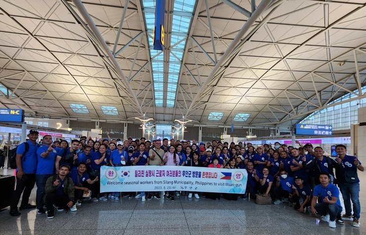 외국인 계절근로자 입국 사진 